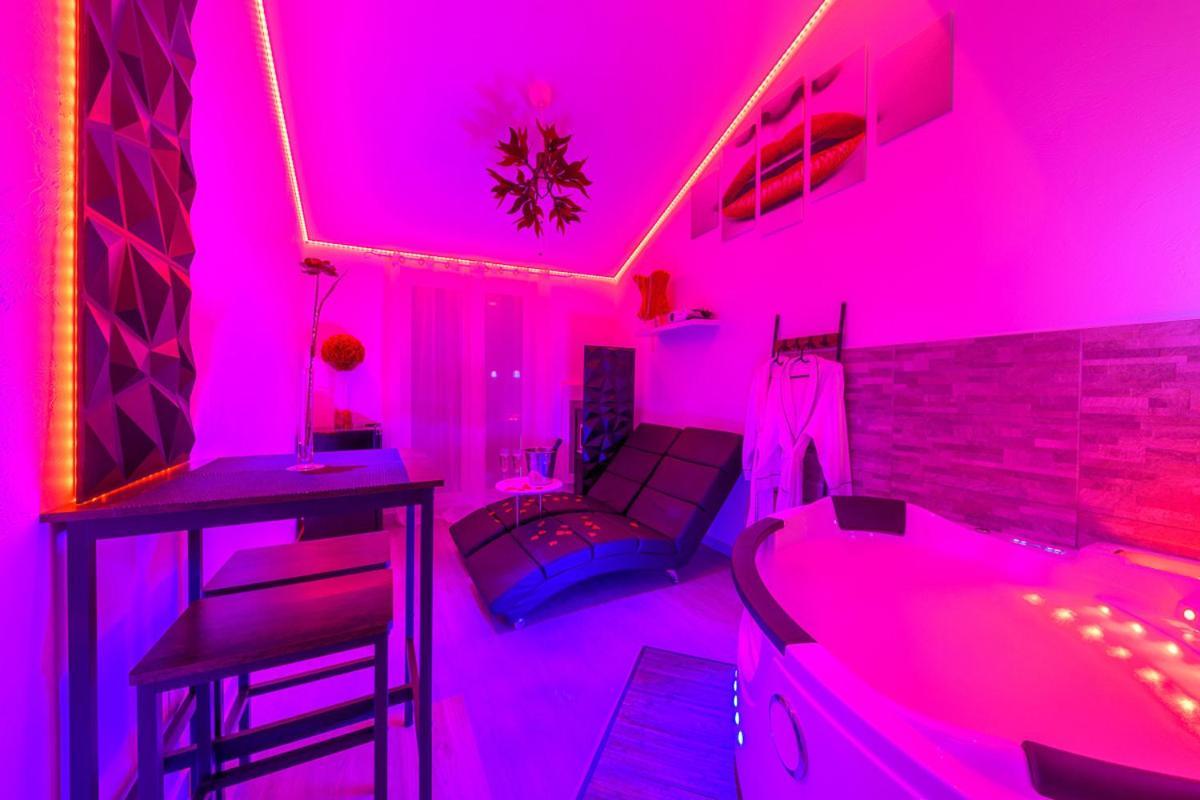 Love Room - Suite Romantique Avec Spa Privatif Le Puy-en-Velay Exterior foto